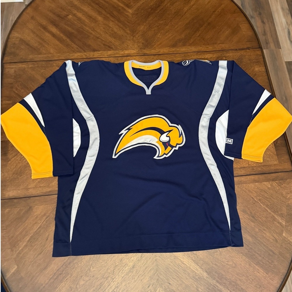 Buffalo Sabres CCM Hockey Jersey Navy Blue Gold Buffaslug Logo Mens XL